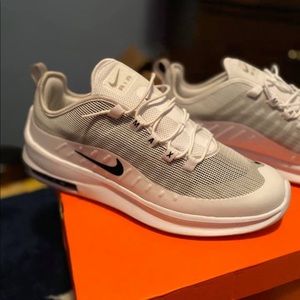 NIKE AIR MAX AXIS